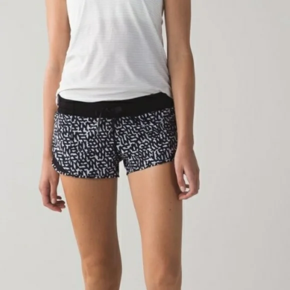 Lululemon Hotty Hot Short - Picture 2 of 10